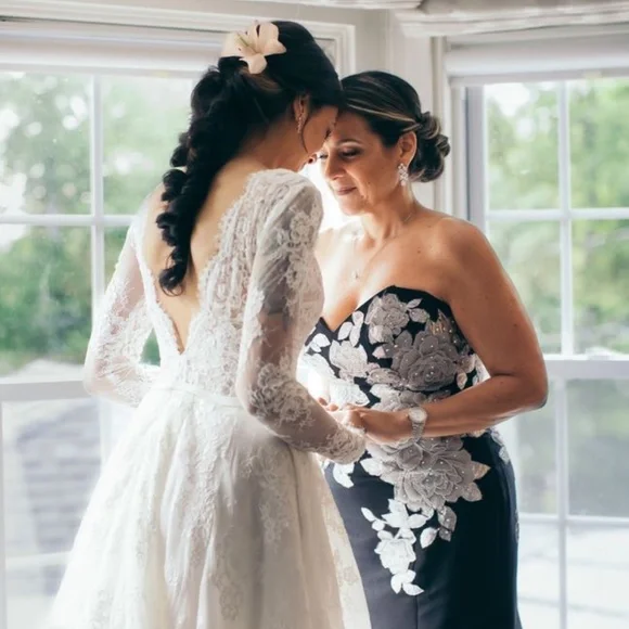 Klienfeld's Pnina Tornai: Love Collection Wedding Dress- Long sleeve- LIKE NEW!